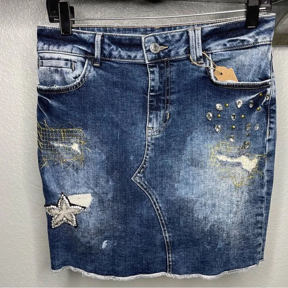 Guess Denim Blue Embellished Distressed Jean Mini Skirt Size 29 - Picture 4 of 13